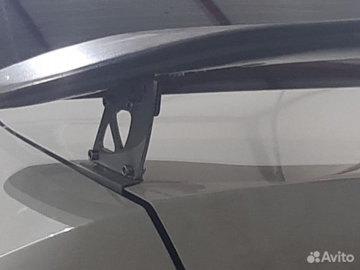 Спойлер универсальный на седан без сверления