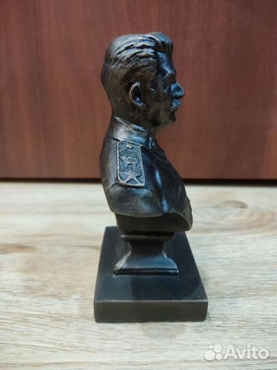 Бюст Сталина