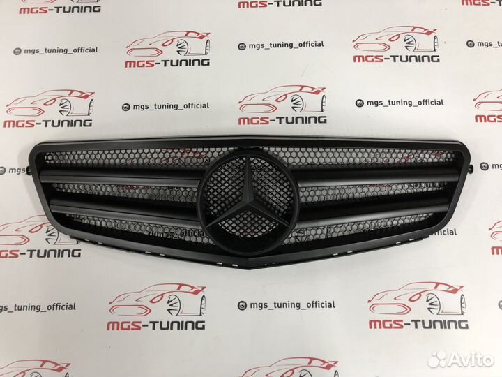 Решетка на Mercedes c-class 2 полосы черный мат