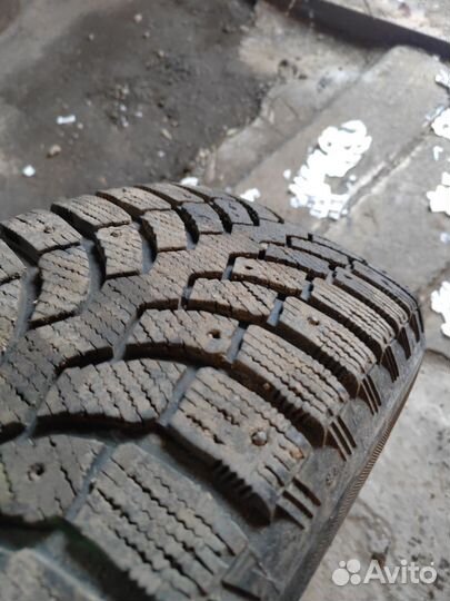 Bridgestone Blizzak Spike-01 215/60 R17 110T