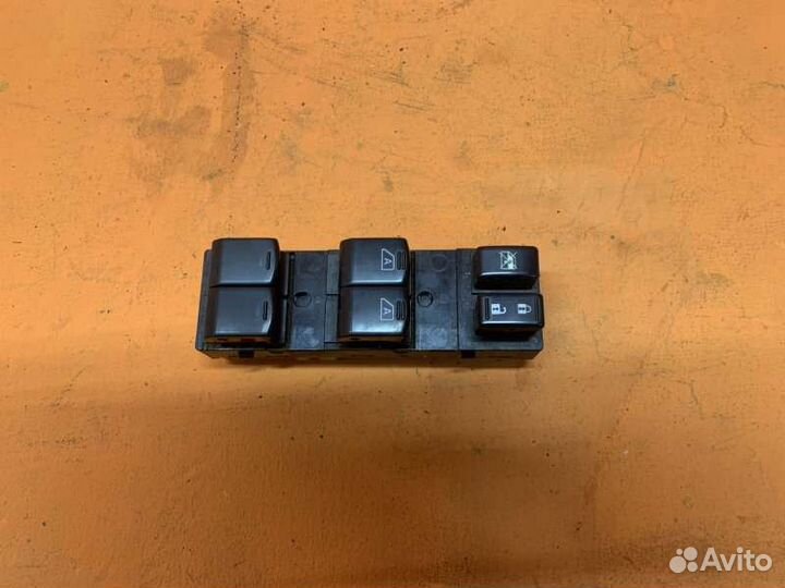 Блок управления стеклоподъемниками передний левый