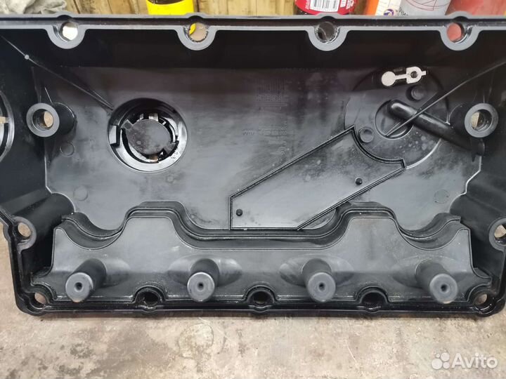 Клапанная крышка volkswagen touran 1.9 2008г