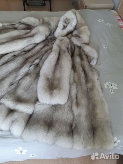 Шуба песцовая бело,серая,капюшон огромный,цельная