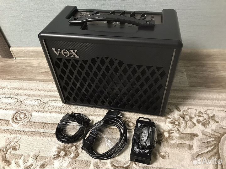 Комбоусилитель Vox VX II и электрогитара Homage