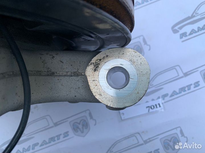 Кулак поворотный левый