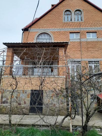 Дом 263 м² на участке 8 сот.