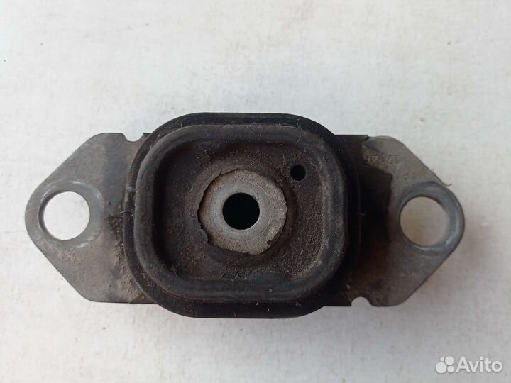Подушка опора двигателя левая