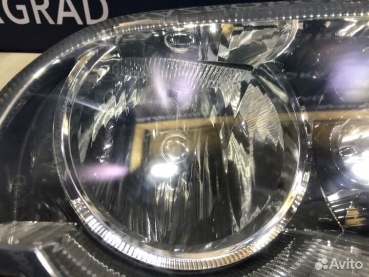 Фара правая Chrysler 300C 3.5 EGG 2010