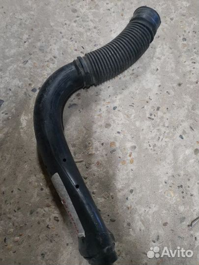 Патрубок воздушного фильтра Renault Sandero 2011