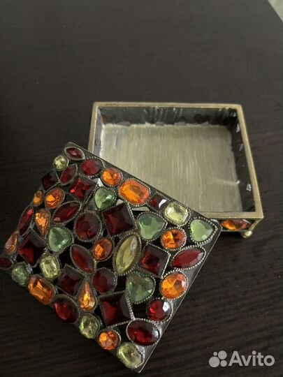 Шкатулка с камнями