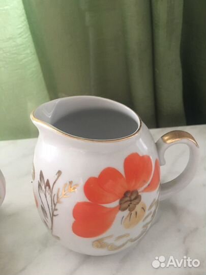 Сахарница и молочник