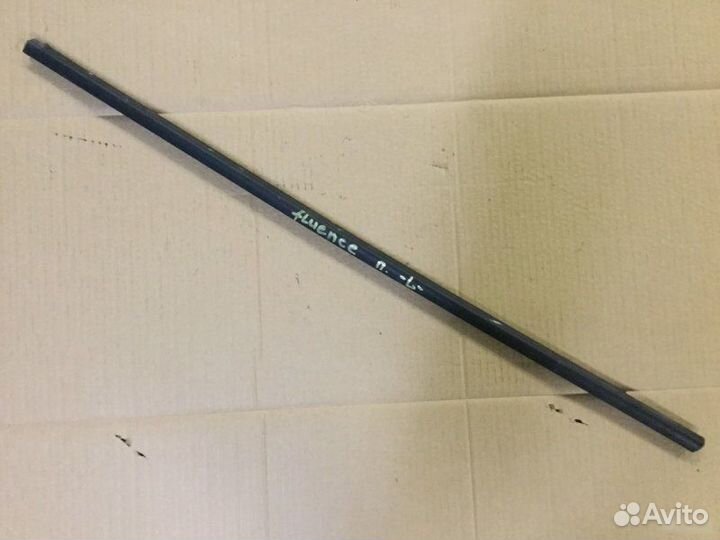 Накладка стекла передняя левая Renault Fluence