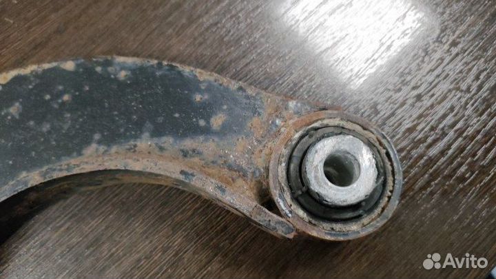 Рычаг подвески верхний задний Skoda Octavia II