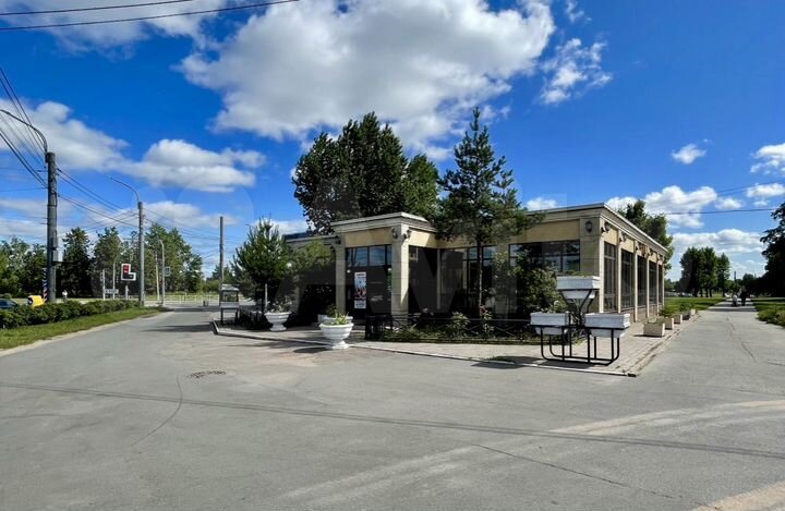 Общепит 300 м², летняя терраса 100 м2