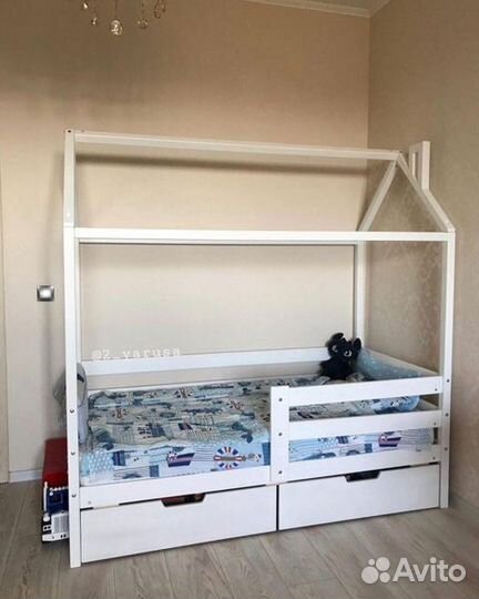 Кроватка из массива домик высокий борт детская