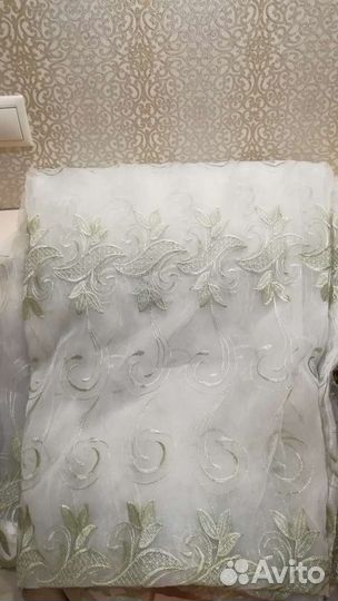 Статуэтка, шторы, тюль, прищепки