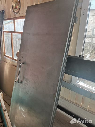 Дверь входная металлическая