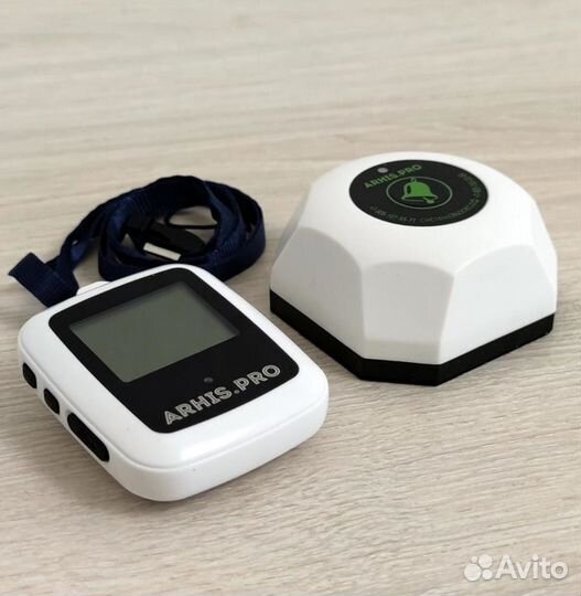 Кнопка вызова персонала к больному и часы пейджер