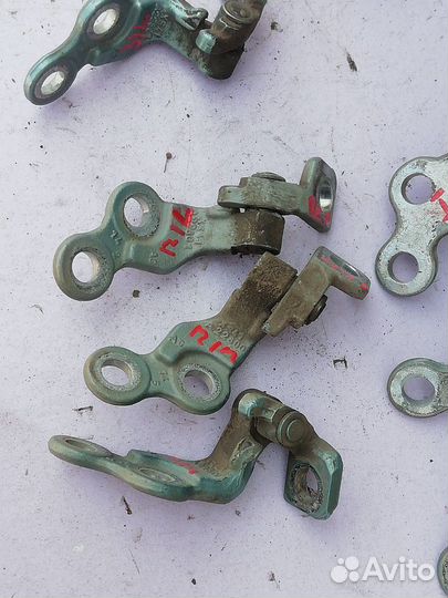 Дверные петли Форд фокус l