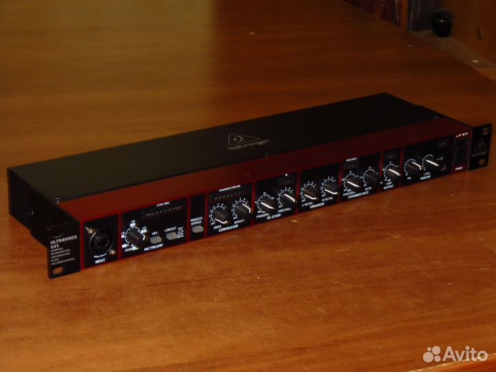 Behringer UV1 - Микрофонный преамп