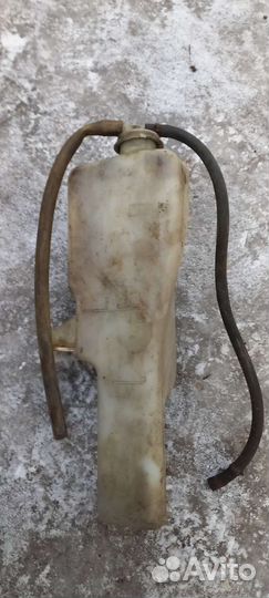 Бачок ож mitsubishi carisma