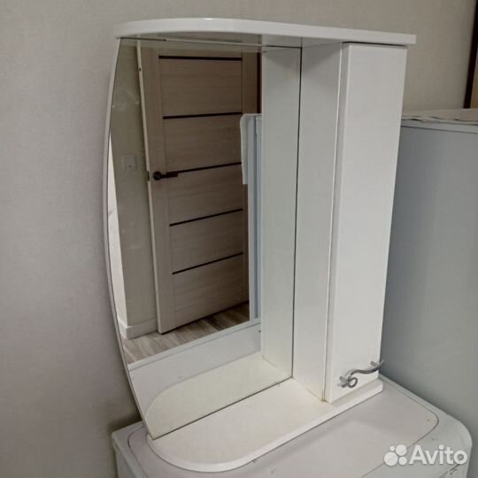 Шкафчик для ванной навесной