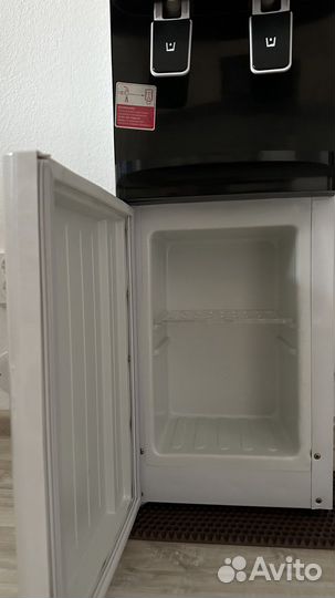 Кулер для воды напольный