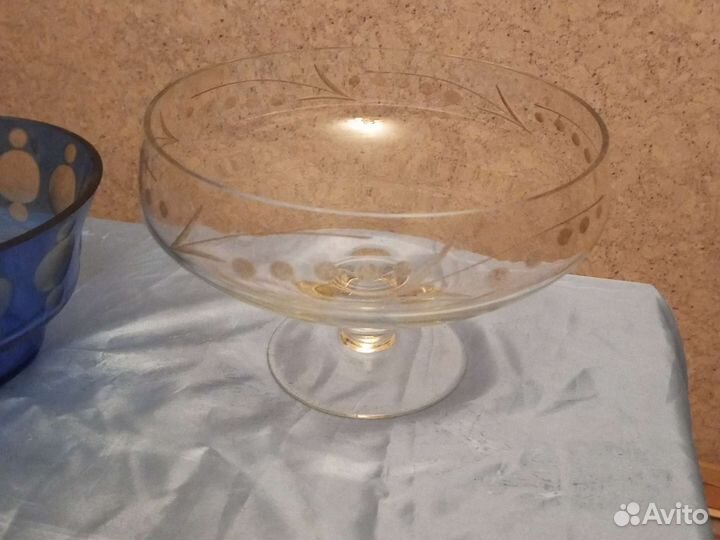 Вазы, поднос с графином