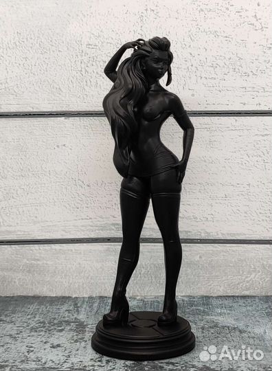 Статуэтка девушки цвет бронза и серебро