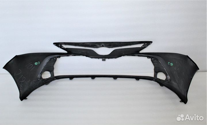 Camry 70 Передний бампер для 2.0 черный без дефект