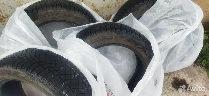 Pirelli Ice Zero FR 235/55 R19 105H