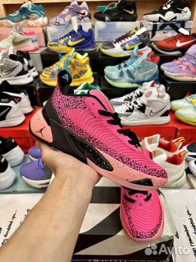 Баскетбольные кроссовки Jordan Luka 1 'Pink/Black'