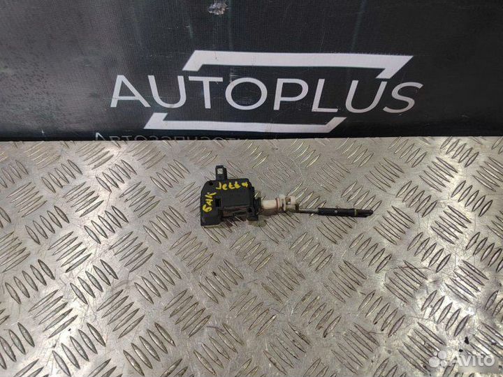 Замок лючка бензобака Volkswagen Jetta 4 2.0