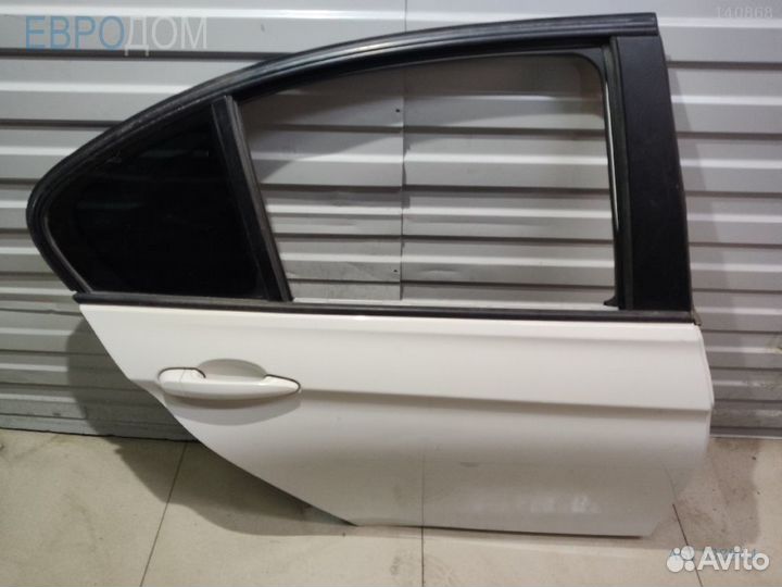 Форточка правая на BMW F30 s1138944