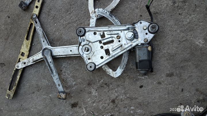 Стеклоподьемники передние Мерседес купе 124