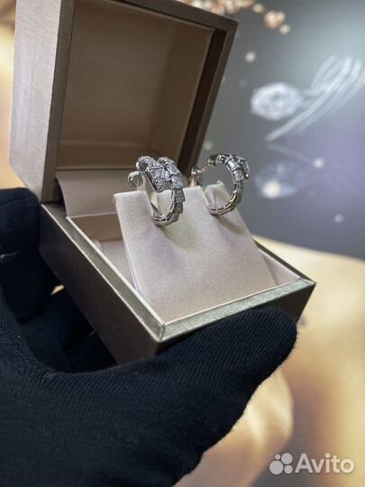 Серьги bvlgari из белого золото