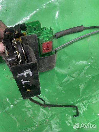 Замок двери передний левый Hyundai Solaris