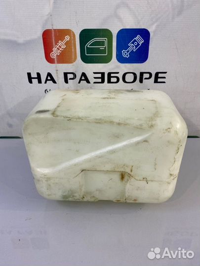 Бачок омывателя передний Chevrolet Niva ваз-2123