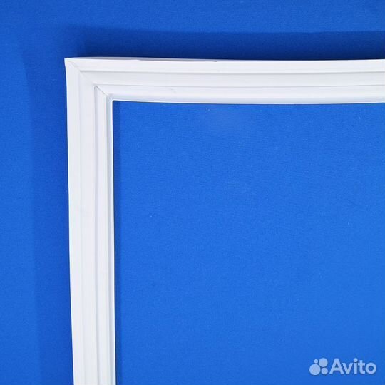 Уплотнитель двери для холодильника Indesit
