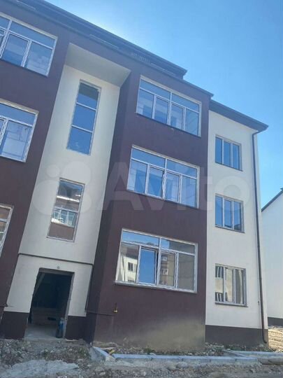 3-к. квартира, 90 м², 1/3 эт.