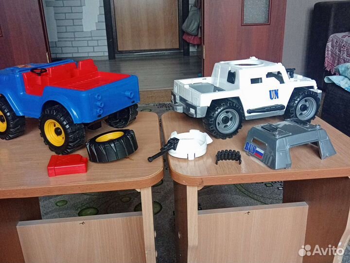 Два внедорожника