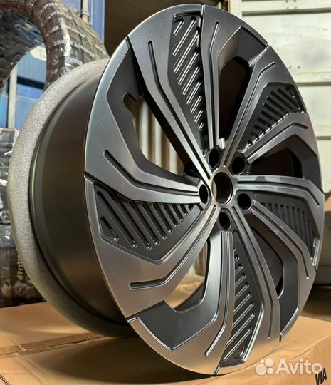 Кованые диски на Tesla Model X R22