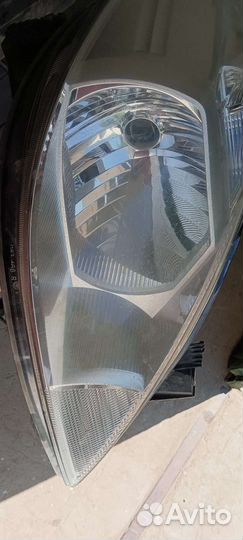 Передняя фара nissan tiida