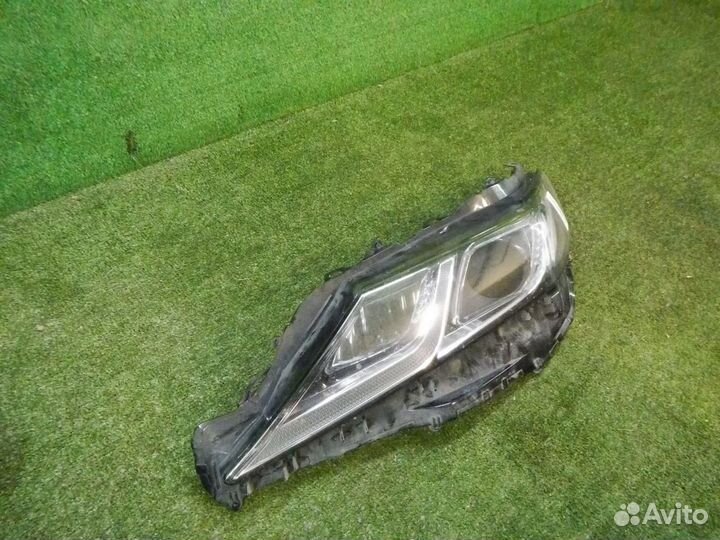 Стекло фары левое Toyota Camry xv70 (2018-н.в.)