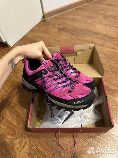 Кроссовки женские трекинговые