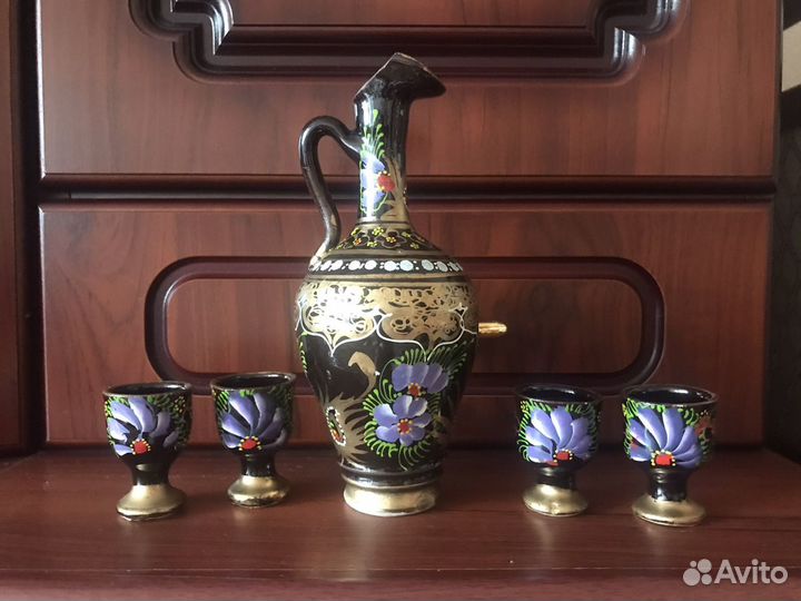 Графин, кувшин с рюмками