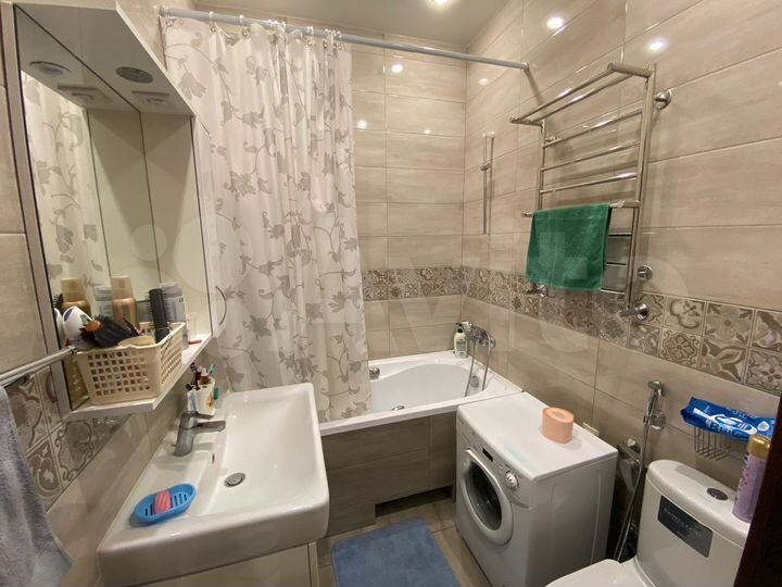 2-к. квартира, 65 м², 3/10 эт.