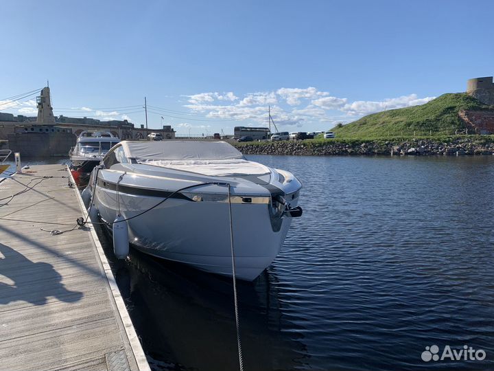 Моторная яхта Fairline F-Line 33