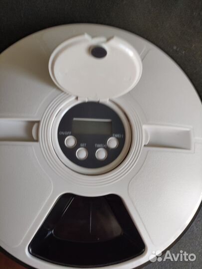 Автоматическая кормушка для животных