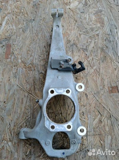 Кулак поворотный передний правый Infiniti Q50 V37